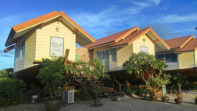 ปลาทูเรสเตอรอง แอนด์บีชรีสอร์ท