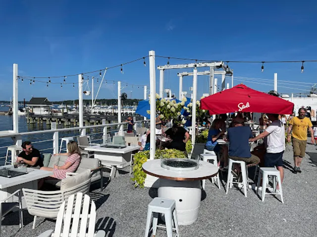 Cooper Bluff - Waterfront Bar