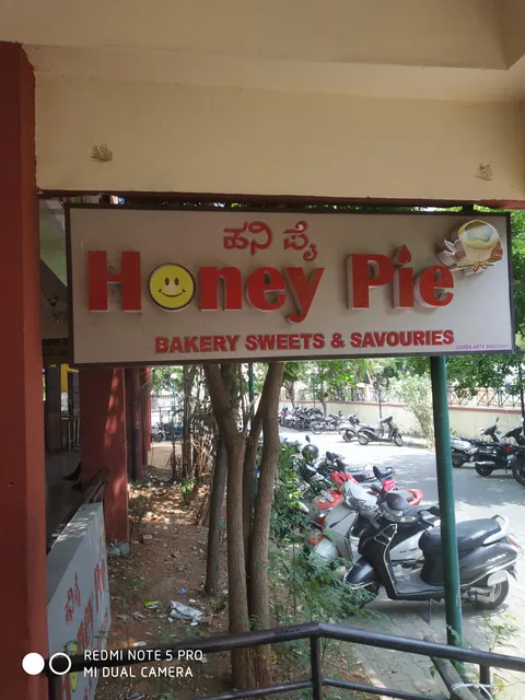 Honey pie cakes and pastries
