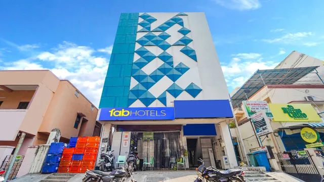 FabExpress Silver Palace