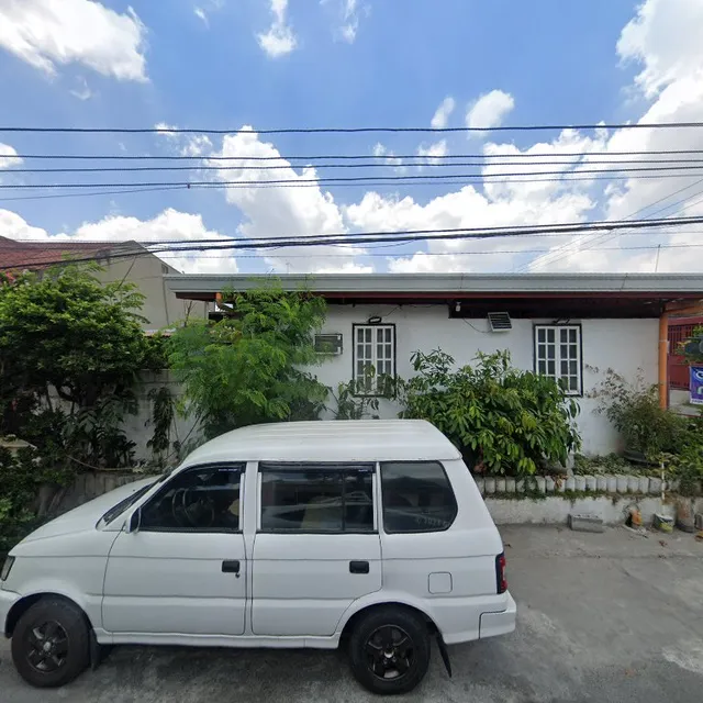 Kong Roger special fried chicken/chicken sisig