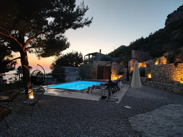 Villa EeagleStone with pool