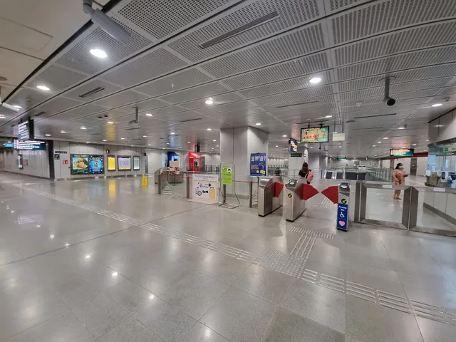 Buona Vista MRT Station (CC22)