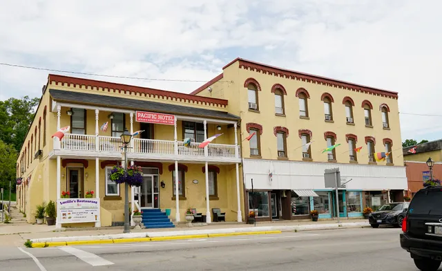 Pacific Hotel Wiarton