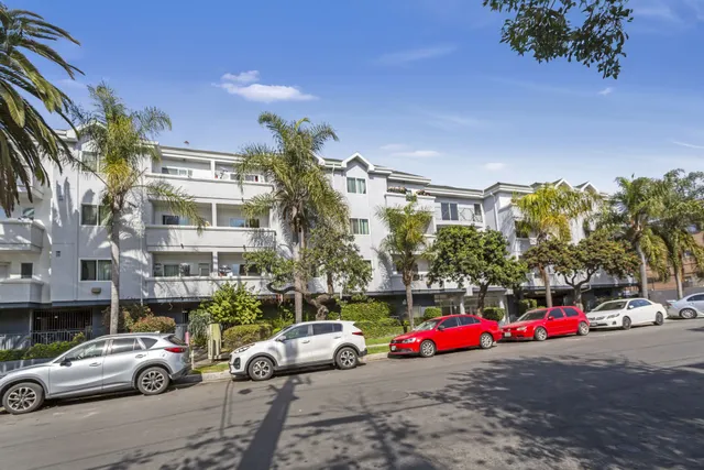 Harbor City Lights Apartments