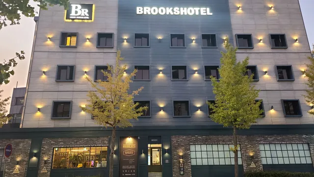 Brooks Hotel