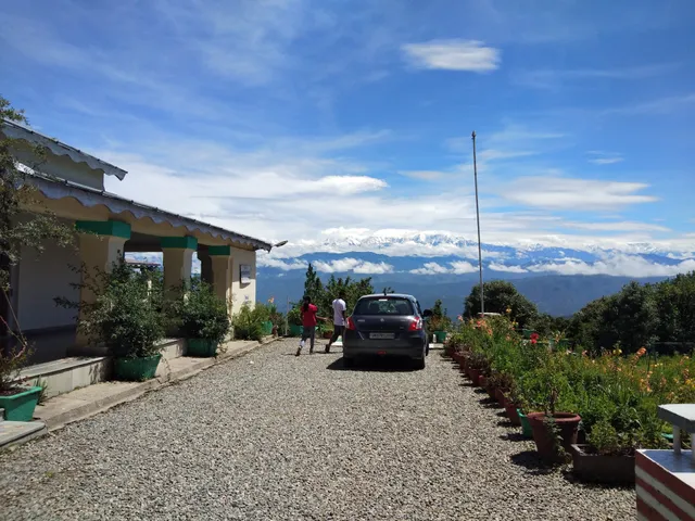 Resorts in Kausani