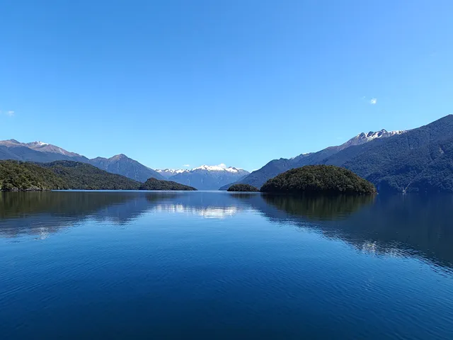 Cruise Te Anau