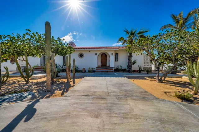 Casa Alvarado Beach Villa