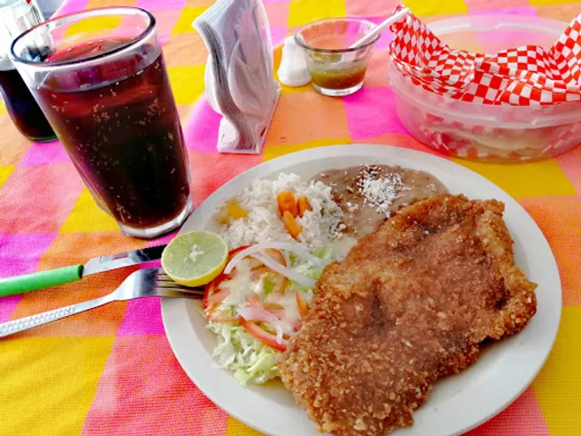 El Antojito "Loncheria y Cocina"