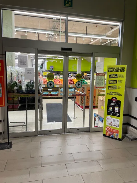 FreshCo Bathurst & Nassau