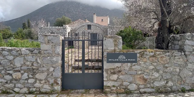 MYLOS VILLA MANI