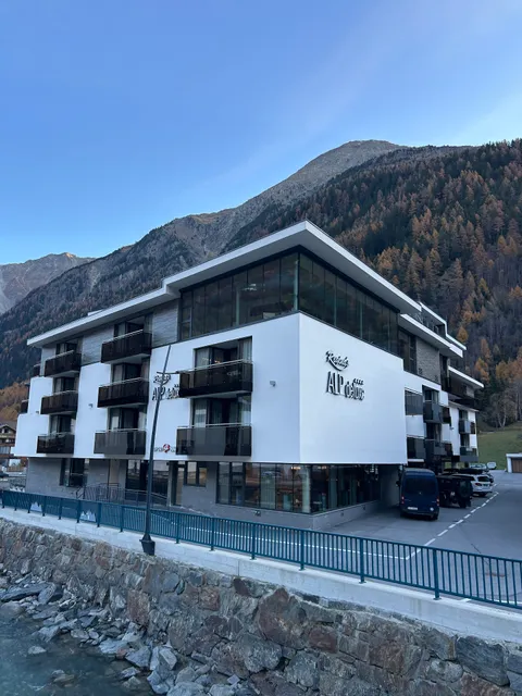 THE DELUXE by Regina