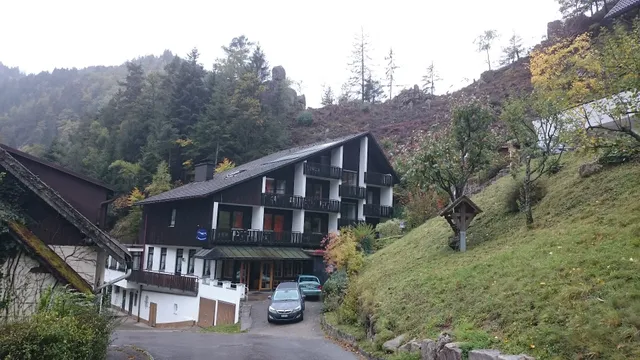 Gruppenhaus Pflug - Johannes Roth