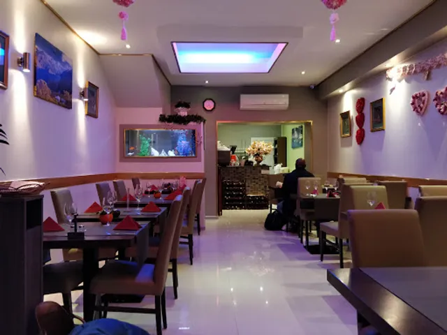 Au Village de Shanghai, Restaurant