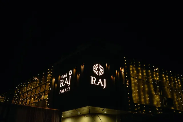 HOTEL RAJ PALACE