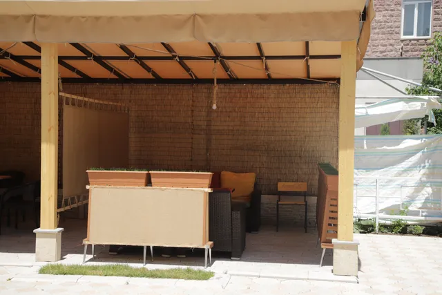 Barev Cafe & Restaurant