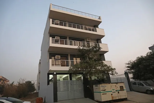 OYO Hotel Go Rooms Near Ardee Mall