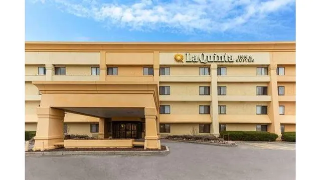La Quinta Inn & Suites by Wyndham Chicago Gurnee