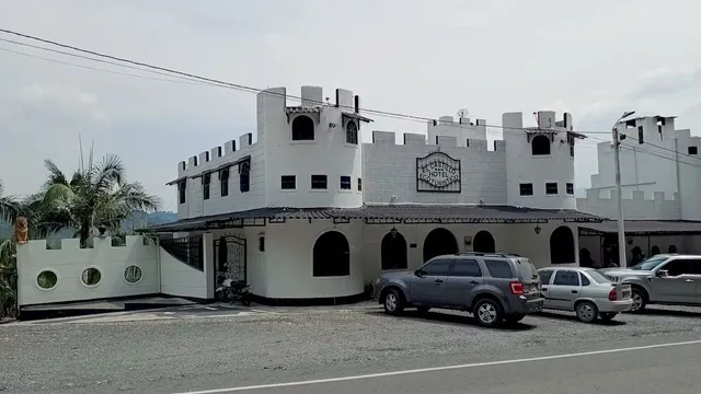 El Castillo Hotel