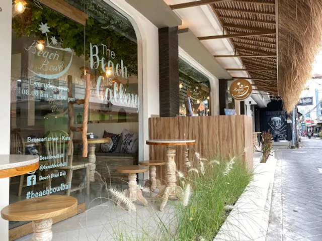 Beach Bowl Kuta Breakfast & Lunch