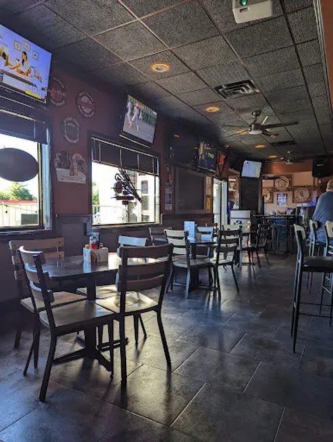 Caps Sports Bar & Grill