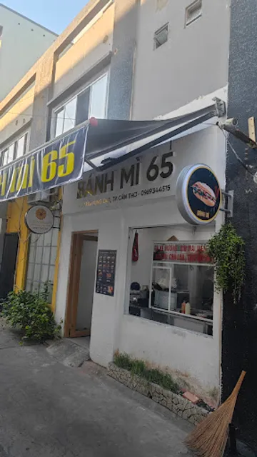 Bánh mì 65 & Nem nướng Nha Trang