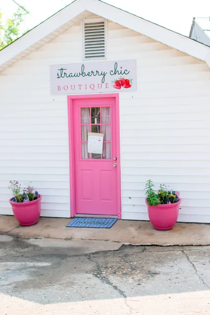 Strawberry Chic Boutique