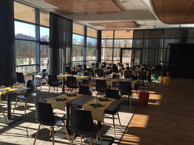 L’Aygo le restaurant sur l’eau