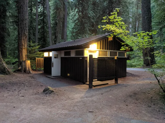 Loop C Comfort Station