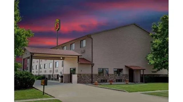 Super 8 by Wyndham Normal Bloomington