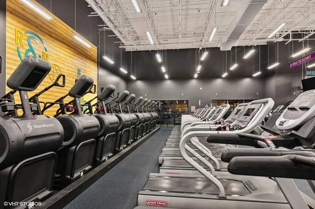 Crunch Fitness - Ballantyne