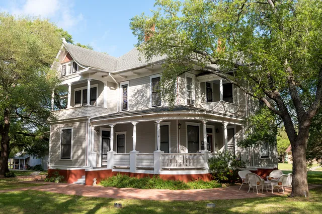 The Pin Oak Bed & Breakfast