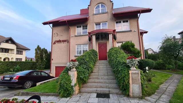 Avada, sveciu namai, Amilade