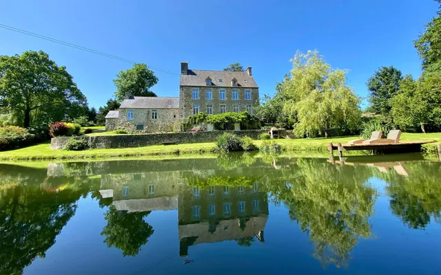 Au bord de l'étang - Le Presbytère