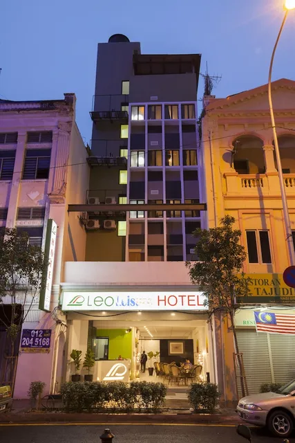 Leo Backpackers @ Central Market