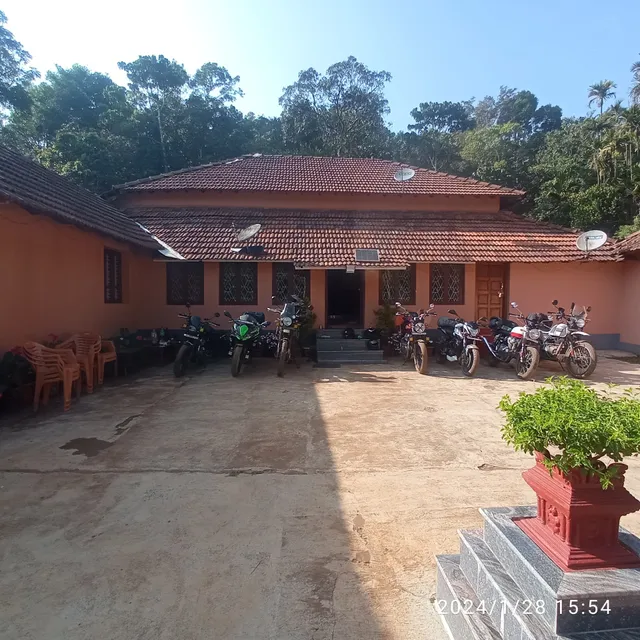 Badamane Jungle stay Kalasa