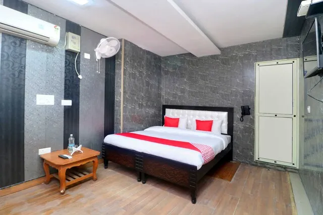 OYO Hotel Aryan Plaza