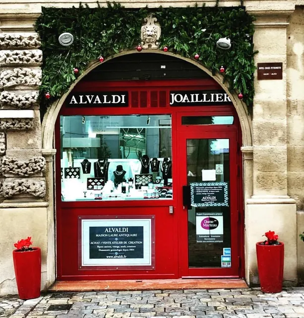 Laure Antiquaire Joaillerie Alvaldi