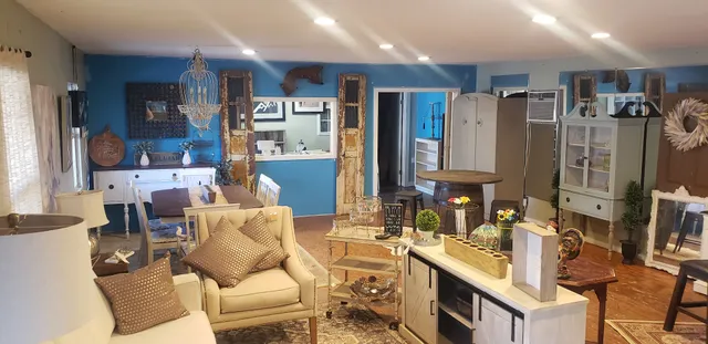 CMT Design Furniture & Home Decor