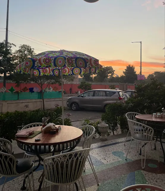 Kamal Talai (Cafe’ & Gallery)