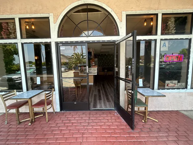 Nahomie's Cafe & Deli