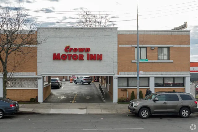 Crown Motor Inn