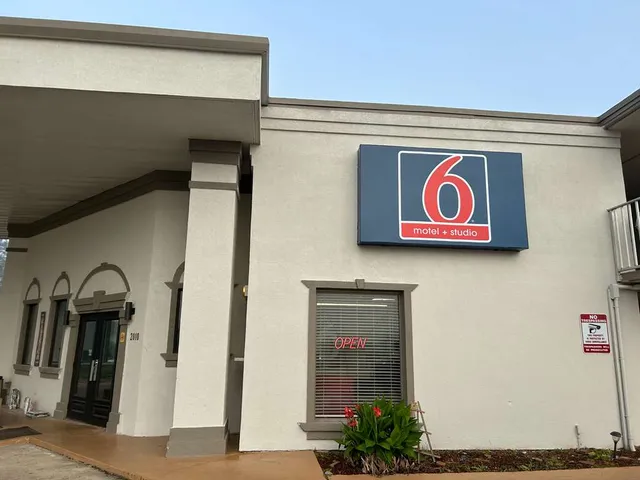 Motel 6 Hammond, LA – I 12 – I 55