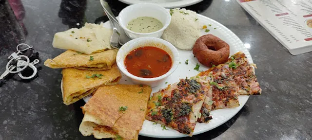 Adarsh fast-food ( FOOD DELIVERY IN TRAIN )