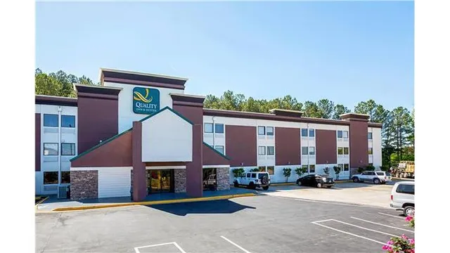 Quality Inn & Suites near Six Flags East