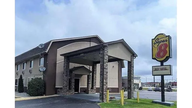 Super 8 by Wyndham Shelbyville