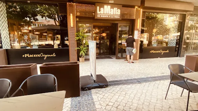 La Mafia se sienta a la mesa