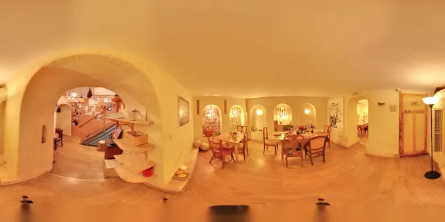 Vegetarian restaurant and bakery "Sun Moon"