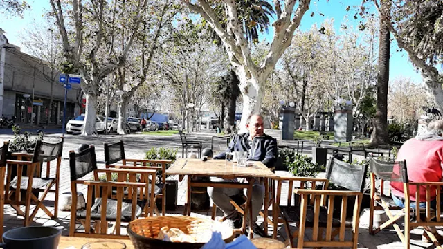 CAFFE DE LA PLAZA RESTO BAR